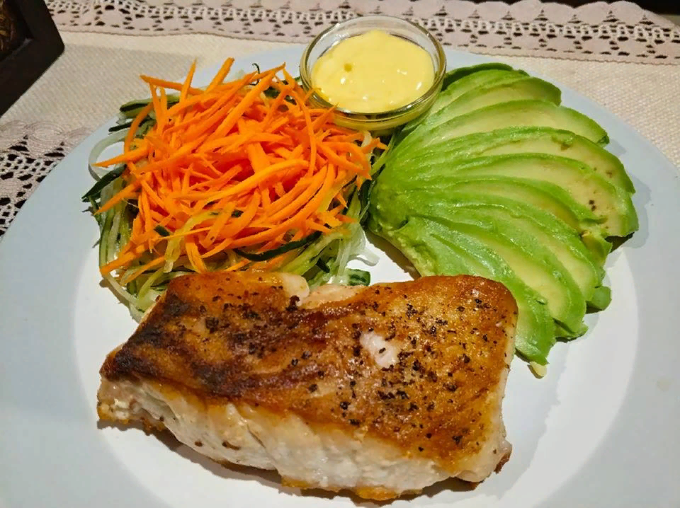 Keto Diet - Pan Fried Fish with Vegetables and Avocado